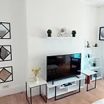Cosy City Centre Flat With 2 Beds
