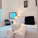 Cosy City Centre Flat With 2 Beds
