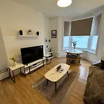 Cosy City Centre Flat With 2 Beds