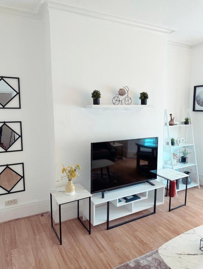 Apartment Cosy Centre Flat With 2 Beds *