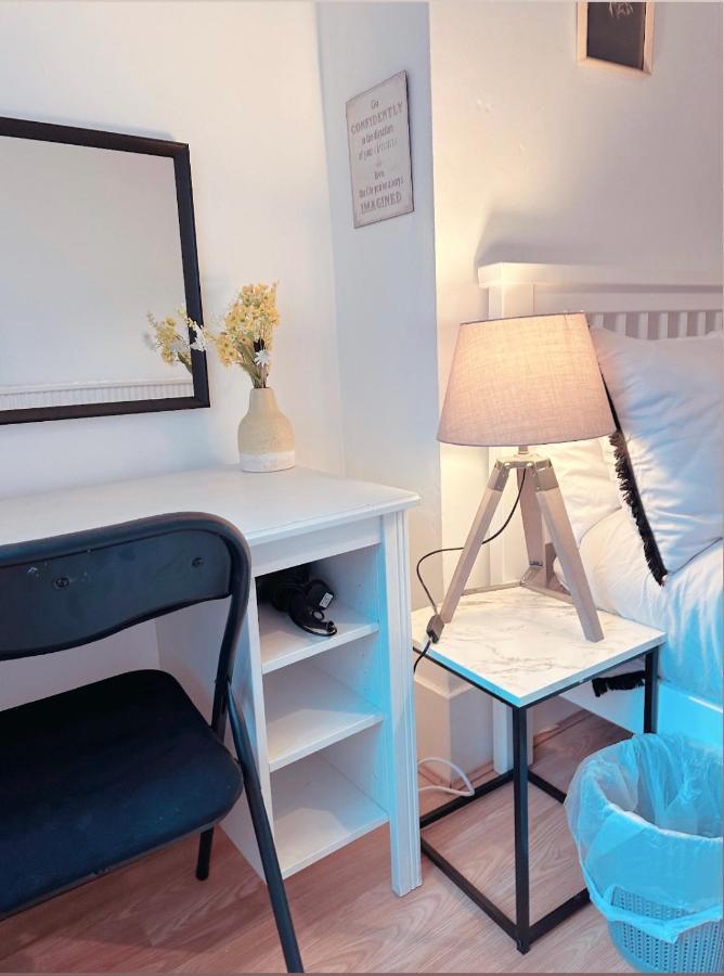 Cosy Centre Flat With 2 Beds